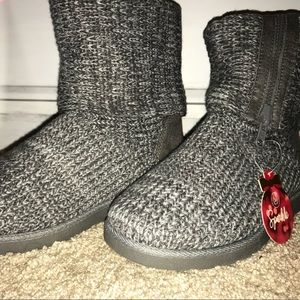 Knitted boots